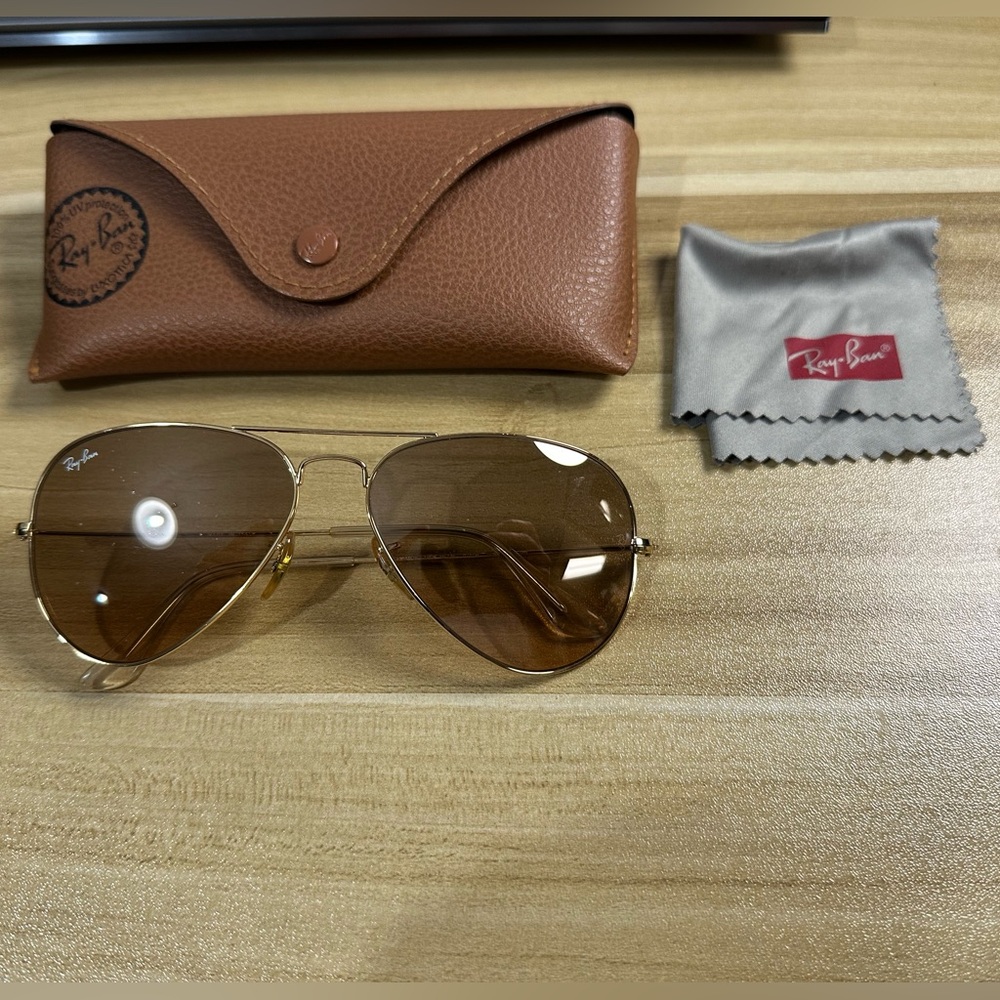 Ray-Ban RB3025 Large Aviator Sunglasses. Gold and Brown.